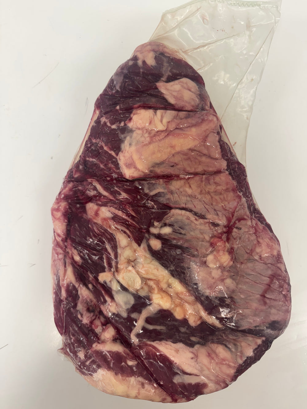 Vacio con Cuero De Uruguay(Cada uno pesa entre 5-7 lbs)-$9 lb